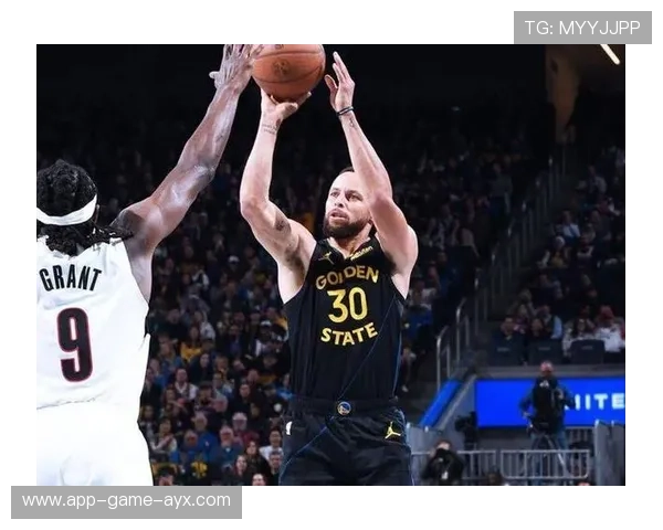 库里外线再现神迹,勇士主场高歌