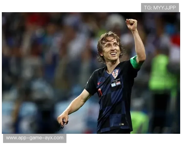 世界足球先生竞争进入最后阶段，三巨头积分接近