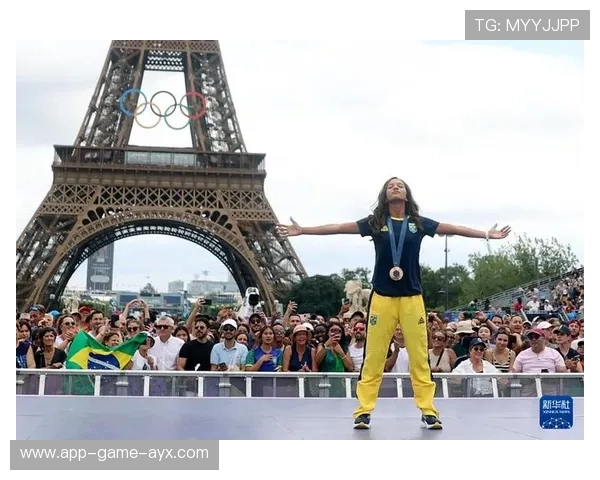 奥运冠军机场被粉丝包围：激情与荣耀的瞬间