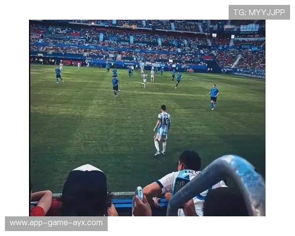 梅西儿子第一次踢进球全家尖叫，未来足球天才诞生！